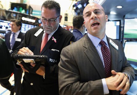 Traders work on the floor at the New York Stock Exchange, May 23, 2013. REUTERS/Brendan McDermid Traders work on the floor at the New York Stock Exchange, May 23, 2013. REUTERS/Brendan McDermid