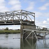 A span of highway bridge sits in the Skagit River May 24, 2013 after collapsing near the town of Mt Vernon, Washington late Thursday. REUTER