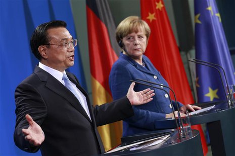 German Chancellor Angela Merkel (R) and Chinese Premier Li Keqiang attend a news conference after talks at the Chancellery in Berlin May 26, German Chancellor Angela Merkel (R) and Chinese Premier Li Keqiang attend a news conference after talks at the Chancellery in Berlin May 26,