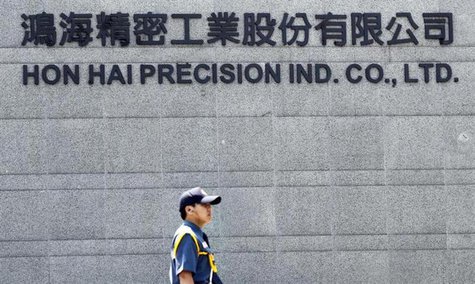 A security guard patrols at Hong Hai headquarters in Tucheng, Taipei county, June 8, 2010. REUTERS/Pichi Chuang A security guard patrols at Hong Hai headquarters in Tucheng, Taipei county, June 8, 2010. REUTERS/Pichi Chuang