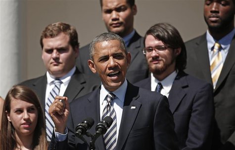 Students listen as U.S. President Barack Obama makes remarks on student loans from the White House in Washington May 31, 2013. REUTERS/Kevin Students listen as U.S. President Barack Obama makes remarks on student loans from the White House in Washington May 31, 2013. REUTERS/Kevin