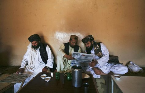 Pashtun men read local newspapers reporting the arrest of senior al Qaeda leader Younis al- Mauritani at roadside tea shop in Quetta Septemb Pashtun men read local newspapers reporting the arrest of senior al Qaeda leader Younis al- Mauritani at roadside tea shop in Quetta Septemb