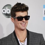 Singer Robin Thicke arrives at the 2011 American Music Awards in Los Angeles November 20, 2011. REUTERS/Danny Moloshok Singer Robin Thicke arrives at the 2011 American Music Awards in Los Angeles November 20, 2011. REUTERS/Danny Moloshok