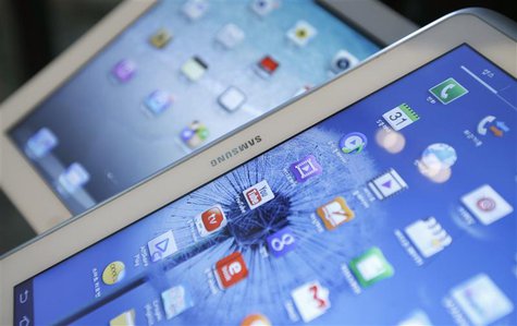 Samsung Electronics' Galaxy Tab (front) and Apple's iPad are seen in this picture illustration taken in Seoul May 13, 2013. REUTERS/Kim Hong Samsung Electronics' Galaxy Tab (front) and Apple's iPad are seen in this picture illustration taken in Seoul May 13, 2013. REUTERS/Kim Hong
