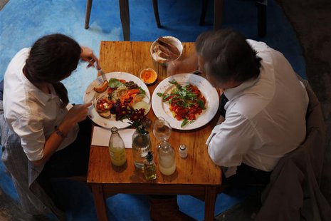A couple lunches at vegetarian restaurant Artemisia in Buenos Aires July 7, 2010. REUTERS/Martin Acosta A couple lunches at vegetarian restaurant Artemisia in Buenos Aires July 7, 2010. REUTERS/Martin Acosta