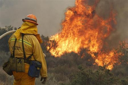 A firefighter monitors flames from a wildfire near Lake Hughes, California June 2, 2013.
REUTERS/Jonathan Alcorn A firefighter monitors flames from a wildfire near Lake Hughes, California June 2, 2013.
REUTERS/Jonathan Alcorn