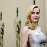 British actress Kate Winslet poses at the 82nd Academy Awards in Hollywood March 7, 2010. REUTERS/Mario Anzuoni British actress Kate Winslet poses at the 82nd Academy Awards in Hollywood March 7, 2010. REUTERS/Mario Anzuoni
