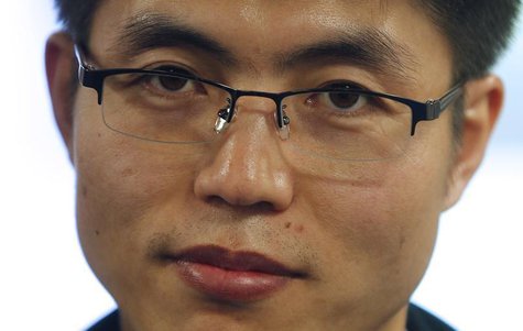 Shin Dong-hyuk poses before a news conference to present the book "Escape from Camp 14" by former Washington Post journalist Blaine Harden i Shin Dong-hyuk poses before a news conference to present the book "Escape from Camp 14" by former Washington Post journalist Blaine Harden i