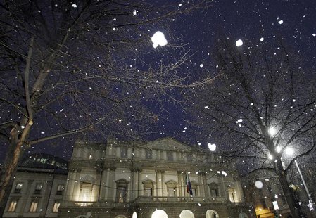 La Scala opera house is pictured during a snowfall in Milan December 7, 2012. REUTERS/Alessandro Garofalo La Scala opera house is pictured during a snowfall in Milan December 7, 2012. REUTERS/Alessandro Garofalo
