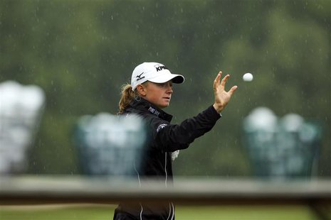 Stacy Lewis of the U.S. catches a golf ball as she warms up in the rain before round one of the LPGA Golf Championship in Pittsford, New Yor Stacy Lewis of the U.S. catches a golf ball as she warms up in the rain before round one of the LPGA Golf Championship in Pittsford, New Yor