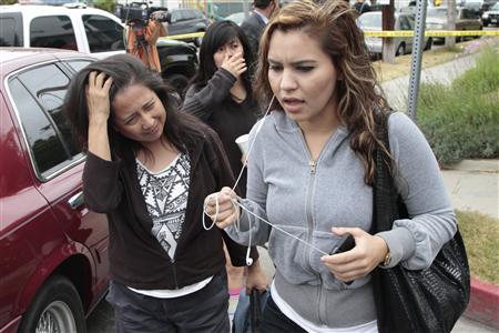 Women leave Santa Monica College following a shooting on campus in Santa Monica, California June 7, 2013.
REUTERS/Jonathan Alcorn Women leave Santa Monica College following a shooting on campus in Santa Monica, California June 7, 2013.
REUTERS/Jonathan Alcorn