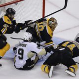 Boston Bruins' Jaromir Jagr (L) and Dennis Seidenberg (R) keep the puck away from Pittsburgh Penguins' Pascal Dupuis (9) and Boston Bruins g