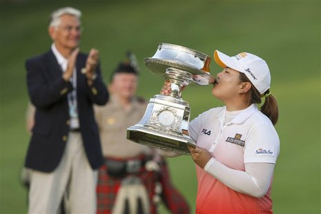 Inbee Park of South Korea kisses the trophy after winning the LPGA Golf Championship in Pittsford, New York June 9, 2013. REUTERS/Adam Fenst Inbee Park of South Korea kisses the trophy after winning the LPGA Golf Championship in Pittsford, New York June 9, 2013. REUTERS/Adam Fenst