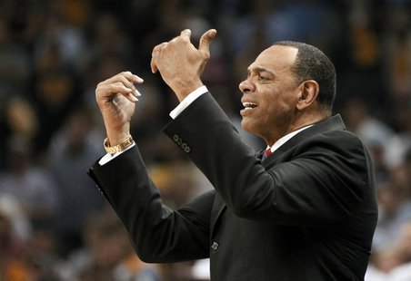 Memphis Grizzlies head coach Lionel Hollins directs his team against the San Antonio Spurs during the fourth quarter in Game 3 of their NBA Memphis Grizzlies head coach Lionel Hollins directs his team against the San Antonio Spurs during the fourth quarter in Game 3 of their NBA