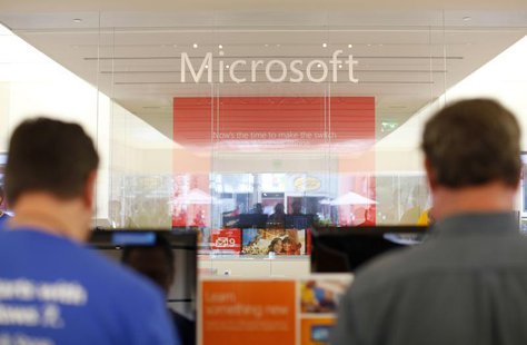 People use computers at a Microsoft retail store in San Diego January 18, 2012. REUTERS/Mike Blake People use computers at a Microsoft retail store in San Diego January 18, 2012. REUTERS/Mike Blake
