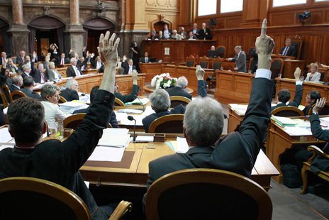 Members of the Council of State vote during a debate on the tax agreement between Switzerland and the U.S. in Bern June 12, 2013. REUTERS/Ru Members of the Council of State vote during a debate on the tax agreement between Switzerland and the U.S. in Bern June 12, 2013. REUTERS/Ru