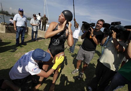 Australian long-distance swimmer Chloe McCardel adjusts her swimming cap before attempting to swim to Florida from Havana June 12, 2013. REU Australian long-distance swimmer Chloe McCardel adjusts her swimming cap before attempting to swim to Florida from Havana June 12, 2013. REU
