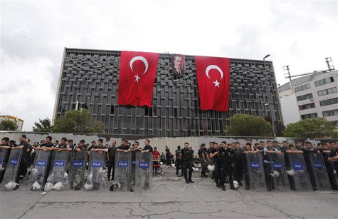 Turkish riot police take position at Taksim Square in Istanbul June 12, 2013. REUTERS/Osman Orsal Turkish riot police take position at Taksim Square in Istanbul June 12, 2013. REUTERS/Osman Orsal