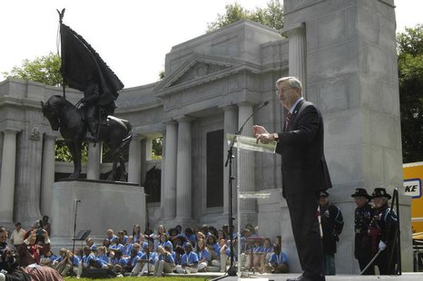 Iowa Governor Terry Branstad speaks to the crowd at the Vicksburg National Military Park in Vicksburg, Mississippi, May 25, 2013. REUTERS/Th Iowa Governor Terry Branstad speaks to the crowd at the Vicksburg National Military Park in Vicksburg, Mississippi, May 25, 2013. REUTERS/Th