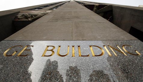 Buildings are seen reflected on the GE Building also known as 30 Rockefeller Plaza, in New York, January 22, 2010. REUTERS/Brendan McDermid Buildings are seen reflected on the GE Building also known as 30 Rockefeller Plaza, in New York, January 22, 2010. REUTERS/Brendan McDermid