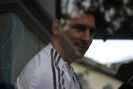 Lionel Messi of Argentina leaves the hotel, where the Argentine national team is staying, in Guatemala City, June 12, 2013. REUTERS/Jorge Da Lionel Messi of Argentina leaves the hotel, where the Argentine national team is staying, in Guatemala City, June 12, 2013. REUTERS/Jorge Da