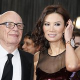 Rupert Murdoch, chairman and CEO of News Corporation, arrives with his wife Wendi Deng at the 85th Academy Awards in Hollywood, California i Rupert Murdoch, chairman and CEO of News Corporation, arrives with his wife Wendi Deng at the 85th Academy Awards in Hollywood, California i