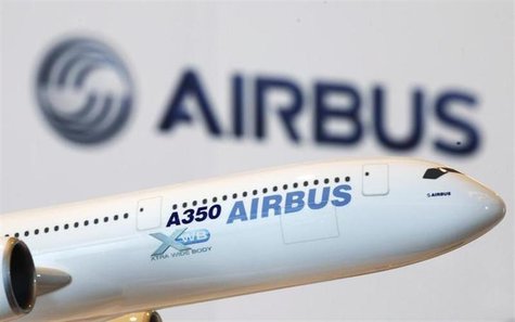 A model of an Airbus A350 passenger plane is displayed at a news conference in Hong Kong, March 7, 2011. REUTERS/Bobby Yip A model of an Airbus A350 passenger plane is displayed at a news conference in Hong Kong, March 7, 2011. REUTERS/Bobby Yip