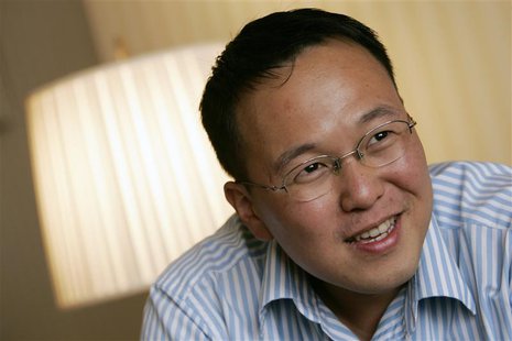 Malaysian writer Tan Twan Eng smiles during an interview in Hong Kong March 5, 2008. REUTERS/Bobby Yip Malaysian writer Tan Twan Eng smiles during an interview in Hong Kong March 5, 2008. REUTERS/Bobby Yip