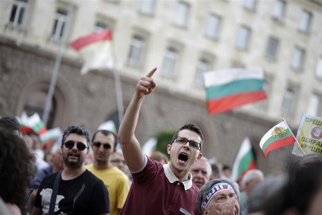 Protesters shout anti-government slogans during a demonstration in central in Sofia June 15, 2013. REUTERS/Stoyan Nenov Protesters shout anti-government slogans during a demonstration in central in Sofia June 15, 2013. REUTERS/Stoyan Nenov