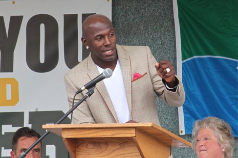 Donald Driver speaks at the unveiling of Donald Driver Way Saturday in Downtown Green Bay (WTAQ News Photo) Donald Driver speaks at the unveiling of Donald Driver Way Saturday in Downtown Green Bay (WTAQ News Photo)