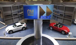 Cars are seen on display inside the General Motors Corp world headquarters in downtown in Detroit, May 28, 2009. REUTERS/Mark Blinch Cars are seen on display inside the General Motors Corp world headquarters in downtown in Detroit, May 28, 2009. REUTERS/Mark Blinch