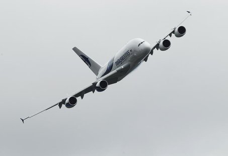 An Airbus A380 performs a display flight at the Farnborough Airshow 2012 in southern England July 9, 2012. REUTERS/Luke MacGregor An Airbus A380 performs a display flight at the Farnborough Airshow 2012 in southern England July 9, 2012. REUTERS/Luke MacGregor