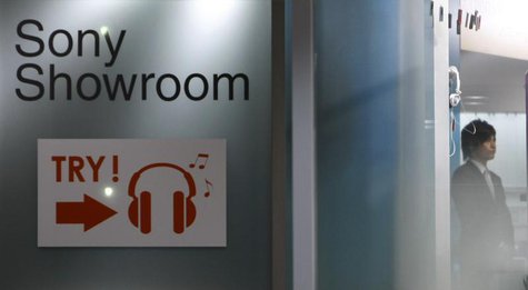 A staff of Sony Corp is seen at its showroom at a business district in Tokyo December 9, 2008. REUTERS/Kim Kyung-Hoon A staff of Sony Corp is seen at its showroom at a business district in Tokyo December 9, 2008. REUTERS/Kim Kyung-Hoon