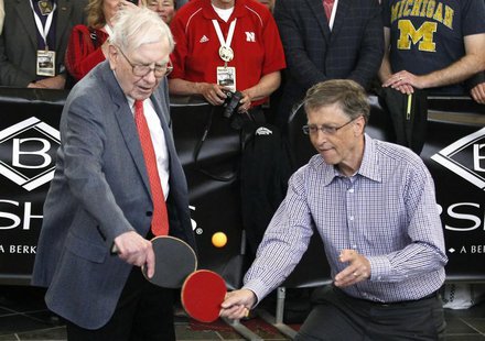 Berkshire Hathaway CEO Warren Buffett (L) plays table tennis with Microsoft Chairman Bill Gates in Omaha May 5, 2013 the day after company's Berkshire Hathaway CEO Warren Buffett (L) plays table tennis with Microsoft Chairman Bill Gates in Omaha May 5, 2013 the day after company's