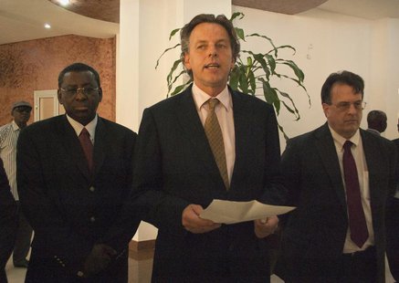 Bert Koenders (C), United Nations special envoy for Mali, speaks during a news conference in Bamako, June 4, 2013. REUTERS/Francois Rihouay Bert Koenders (C), United Nations special envoy for Mali, speaks during a news conference in Bamako, June 4, 2013. REUTERS/Francois Rihouay