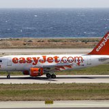 An Easyjet airliner lands for the opening of a new base of the low cost airline at Nice International airport March 21, 2012. REUTERS/Eric G An Easyjet airliner lands for the opening of a new base of the low cost airline at Nice International airport March 21, 2012. REUTERS/Eric G