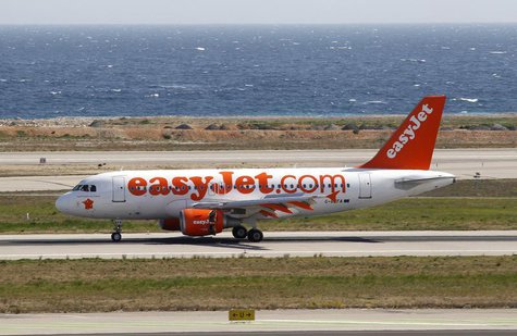 An Easyjet airliner lands for the opening of a new base of the low cost airline at Nice International airport March 21, 2012. REUTERS/Eric G An Easyjet airliner lands for the opening of a new base of the low cost airline at Nice International airport March 21, 2012. REUTERS/Eric G