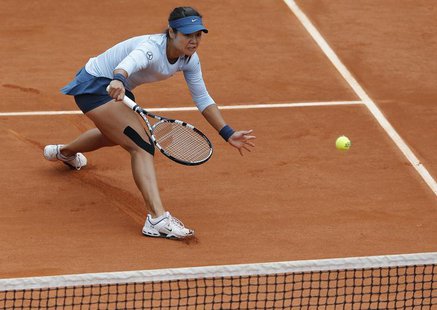 Li Na of China hits a return to Bethanie Mattek-Sands of the U.S. during their women's singles match at the French Open tennis tournament at Li Na of China hits a return to Bethanie Mattek-Sands of the U.S. during their women's singles match at the French Open tennis tournament at