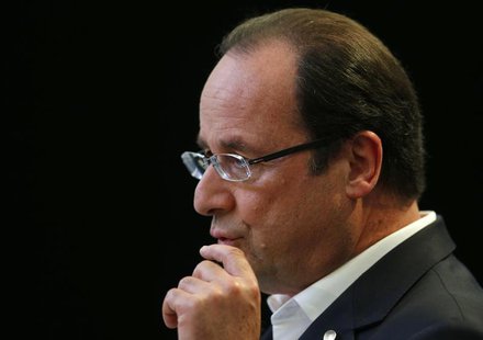 France's President Francois Hollande gives a news conference after the G8 summit in Lough Erne, Northern Ireland June 18, 2013. REUTERS/Andr France's President Francois Hollande gives a news conference after the G8 summit in Lough Erne, Northern Ireland June 18, 2013. REUTERS/Andr