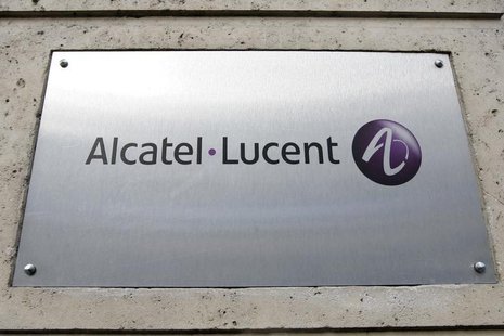 The logo of Alcatel-Lucent is pictured at the entrance of its Paris headquarters December 12, 2008. REUTERS/Charles Platiau The logo of Alcatel-Lucent is pictured at the entrance of its Paris headquarters December 12, 2008. REUTERS/Charles Platiau