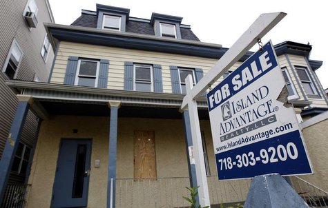 A vacant home for sale is pictured in Yonkers, New York, October 26, 2010. REUTERS/Mike Segar A vacant home for sale is pictured in Yonkers, New York, October 26, 2010. REUTERS/Mike Segar
