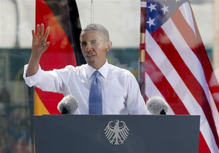 U.S. President Barack Obama speaks from behind a bulletproof glass at the Brandenburg Gate in Berlin, June 19, 2013. REUTERS/Fabrizio Bensch U.S. President Barack Obama speaks from behind a bulletproof glass at the Brandenburg Gate in Berlin, June 19, 2013. REUTERS/Fabrizio Bensch