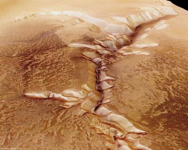 The High-Resolution Stereo Camera (HRSC) on board ESA's Mars Express has returned images of Echus Chasma, one of the largest water source re The High-Resolution Stereo Camera (HRSC) on board ESA's Mars Express has returned images of Echus Chasma, one of the largest water source re