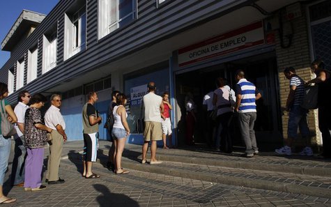 People wait to enter a government job centre in Madrid August 2, 2010. REUTERS/Susana Vera People wait to enter a government job centre in Madrid August 2, 2010. REUTERS/Susana Vera