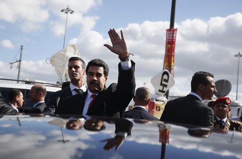 Venezuela's President Nicolas Maduro greets supporters after a meeting with Portuguese and Venezuelan businessmen in Lisbon June 18, 2013. R Venezuela's President Nicolas Maduro greets supporters after a meeting with Portuguese and Venezuelan businessmen in Lisbon June 18, 2013. R