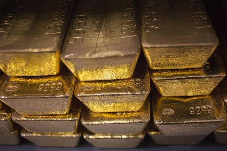 Twenty four karat gold bars are seen at the United States West Point Mint facility in West Point, New York June 5, 2013. REUTERS/Shannon Sta Twenty four karat gold bars are seen at the United States West Point Mint facility in West Point, New York June 5, 2013. REUTERS/Shannon Sta