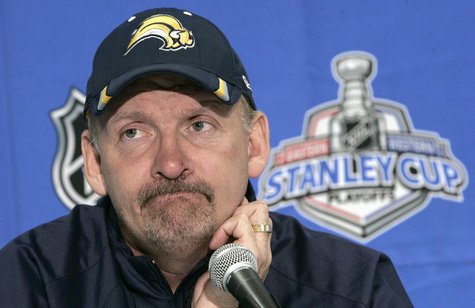 Buffalo Sabres head coach Lindy Ruff talks to the media during a news conference in Buffalo, New York May 11, 2007. REUTERS/Brendan McDermid Buffalo Sabres head coach Lindy Ruff talks to the media during a news conference in Buffalo, New York May 11, 2007. REUTERS/Brendan McDermid