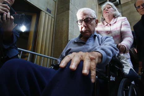 Anthony Marshall is helped into court by his wife Charlene Marshall into New York Criminal Court, June 21, 2013. REUTERS/Eric Thayer Anthony Marshall is helped into court by his wife Charlene Marshall into New York Criminal Court, June 21, 2013. REUTERS/Eric Thayer