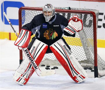 Chicago Blackhawks goalie Corey Crawford works on glove saves during team practice in Chicago, Illinois, June 21, 2013. REUTERS/Jeff Haynes Chicago Blackhawks goalie Corey Crawford works on glove saves during team practice in Chicago, Illinois, June 21, 2013. REUTERS/Jeff Haynes