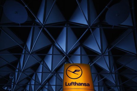 The logo of German air carrier Lufthansa is pictured at Fraport airport in Frankfurt May 6, 2013. REUTERS/Lisi Niesner The logo of German air carrier Lufthansa is pictured at Fraport airport in Frankfurt May 6, 2013. REUTERS/Lisi Niesner